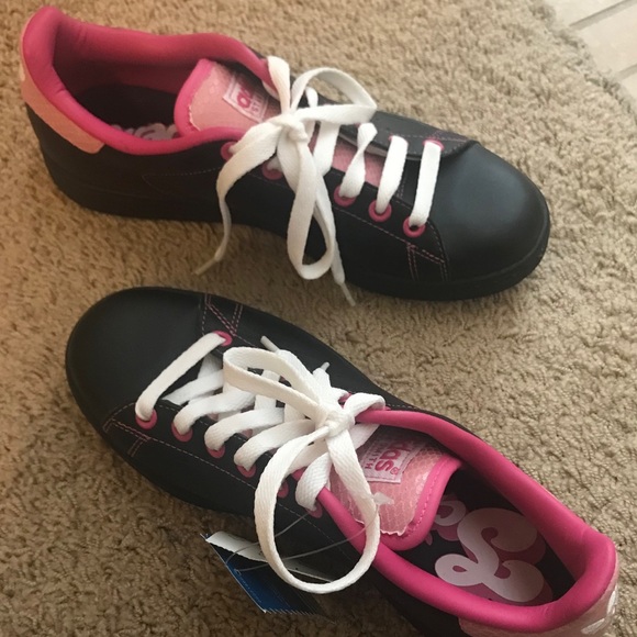 Black and Pink Adidas Shoes - Picture 2 of 5